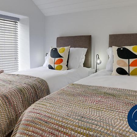 Beam End Snainton - Modern 2-Bedroom Stone Cottage エクステリア 写真