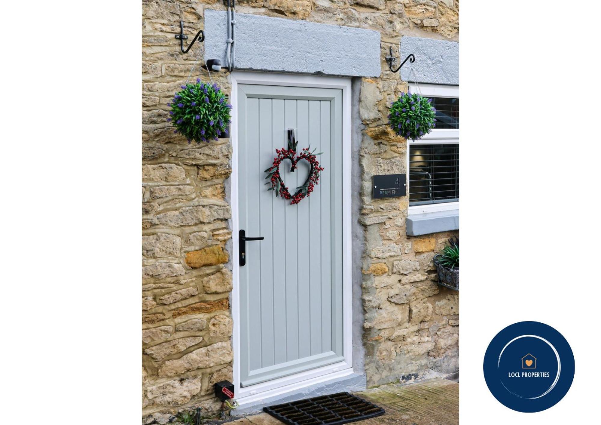 Beam End Snainton - Modern 2-Bedroom Stone Cottage エクステリア 写真