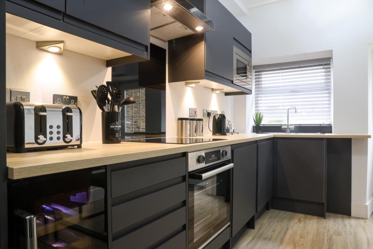 Beam End Snainton - Modern 2-Bedroom Stone Cottage エクステリア 写真