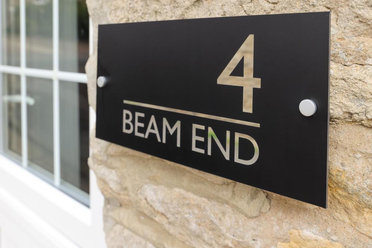 Beam End Snainton - Modern 2-Bedroom Stone Cottage エクステリア 写真
