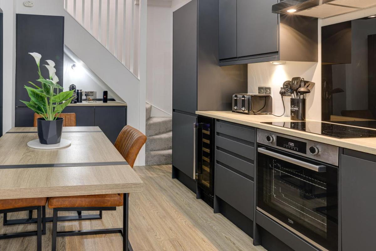 Beam End Snainton - Modern 2-Bedroom Stone Cottage エクステリア 写真