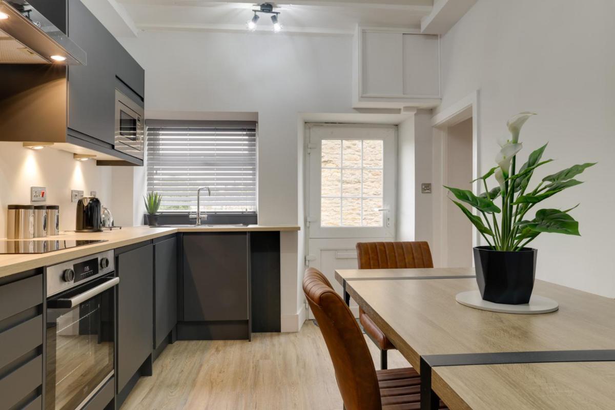 Beam End Snainton - Modern 2-Bedroom Stone Cottage エクステリア 写真