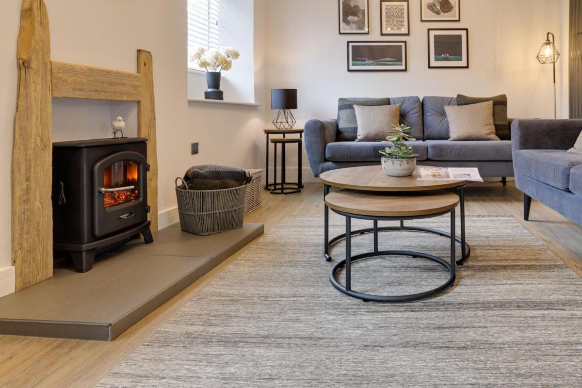 Beam End Snainton - Modern 2-Bedroom Stone Cottage エクステリア 写真
