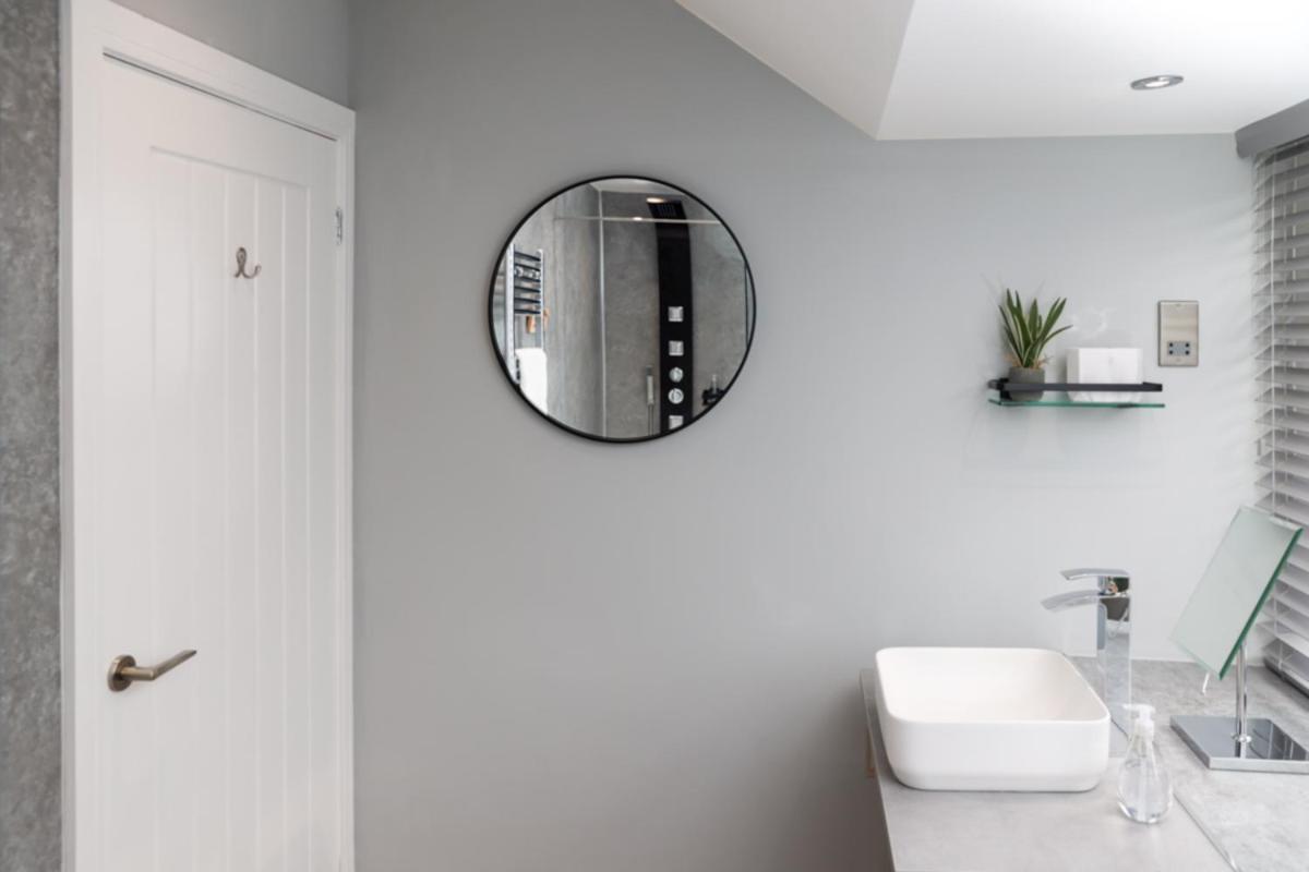 Beam End Snainton - Modern 2-Bedroom Stone Cottage エクステリア 写真