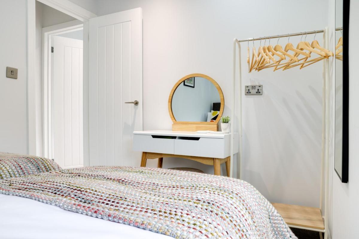 Beam End Snainton - Modern 2-Bedroom Stone Cottage エクステリア 写真